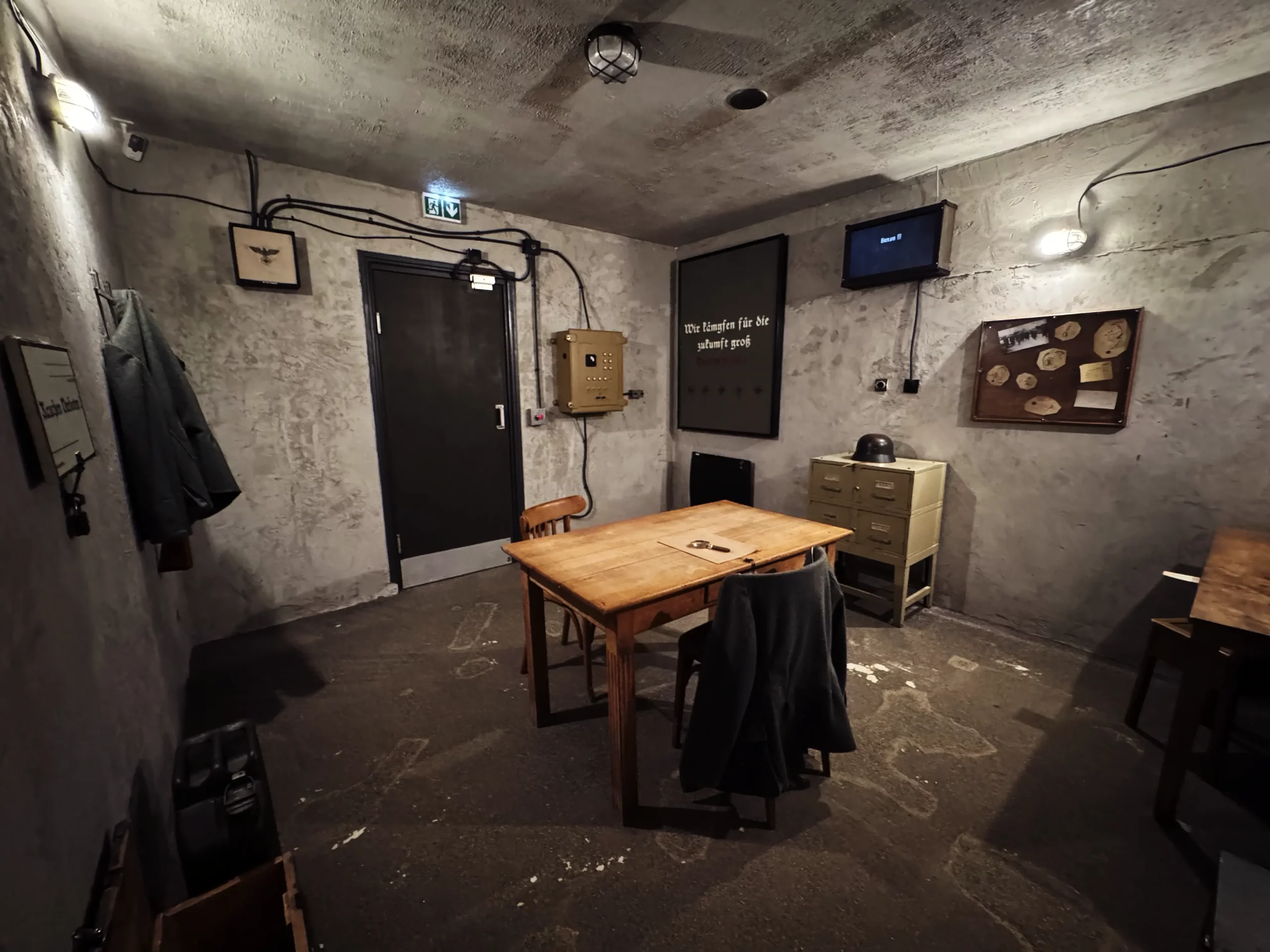 Décor immersif de bunker historique